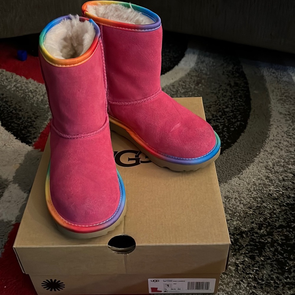 UGG